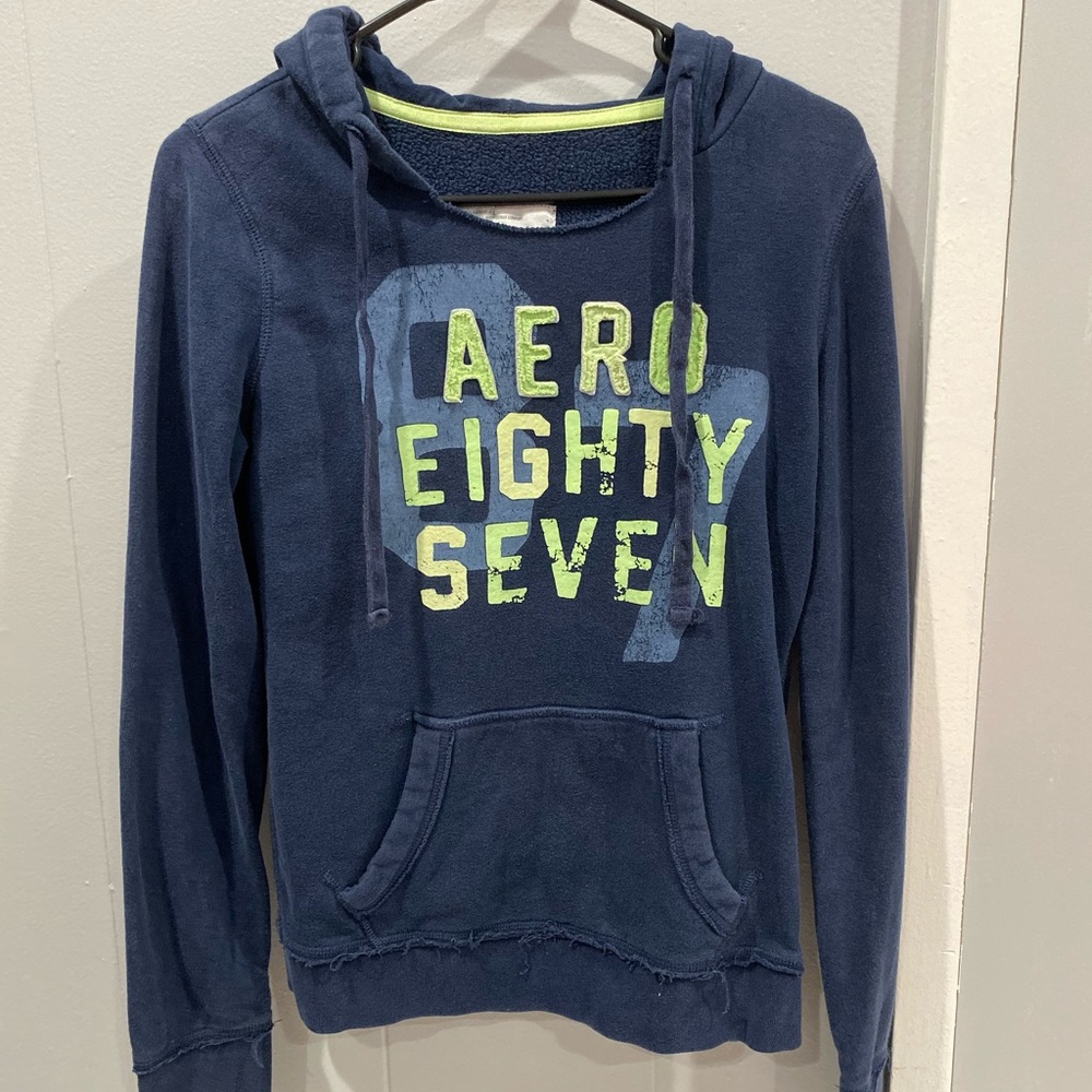 6/$20!!! Comfortable AREO sweater